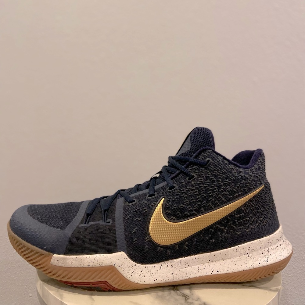 NIKE KYRIE IRVING 3
